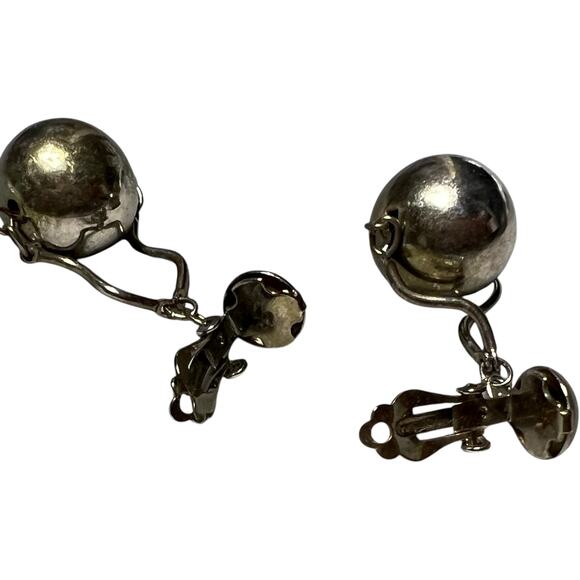 Vintage Silver Metal Orb Ball Dangle Clip On Statement Earrings - Picture 9 of 10
